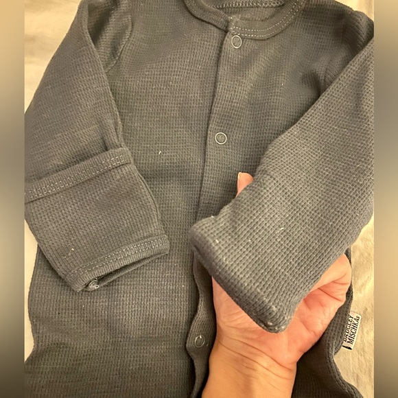 2 Badgley Mischka 6-9 months sleep n play outfits - Picture 3 of 7